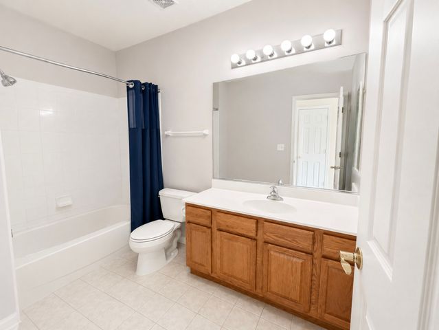 1361 Scarboro Road 404, Schaumburg, IL 60193