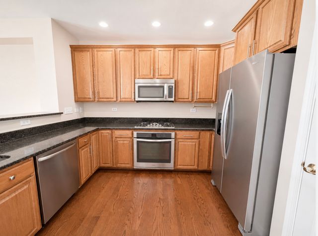 1361 Scarboro Road 404, Schaumburg, IL 60193