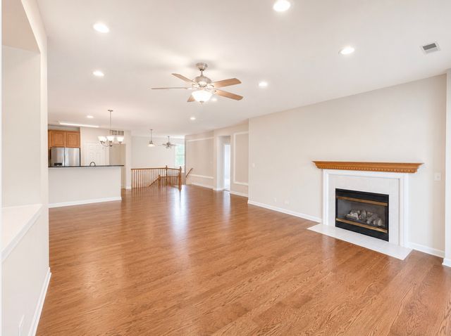 1361 Scarboro Road 404, Schaumburg, IL 60193