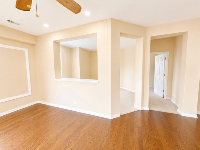 1361 Scarboro Road 404, Schaumburg, IL 60193