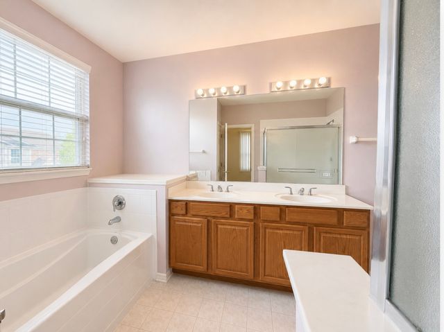 1361 Scarboro Road 404, Schaumburg, IL 60193
