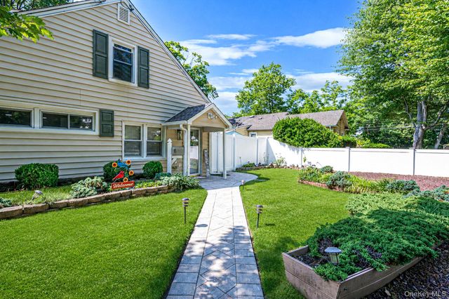 6 Gerek Avenue, West Islip, NY 11795