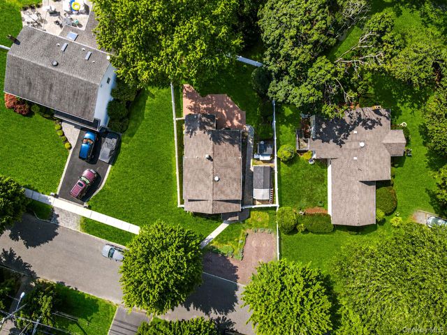 6 Gerek Avenue, West Islip, NY 11795