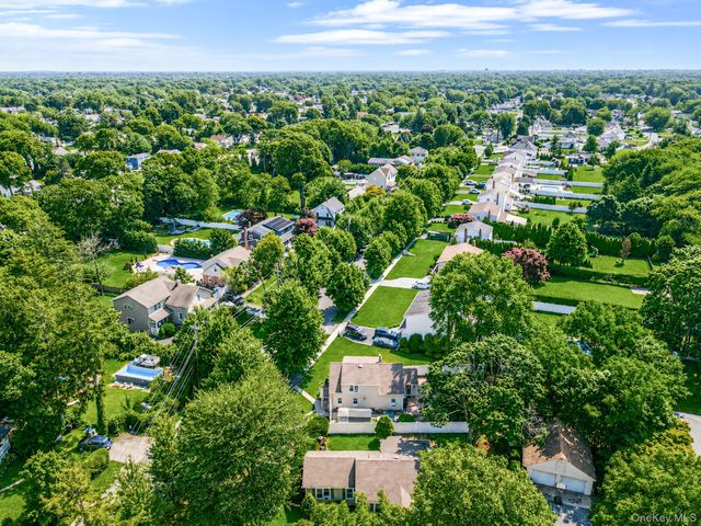6 Gerek Avenue, West Islip, NY 11795
