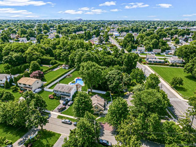 6 Gerek Avenue, West Islip, NY 11795