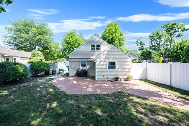 6 Gerek Avenue, West Islip, NY 11795