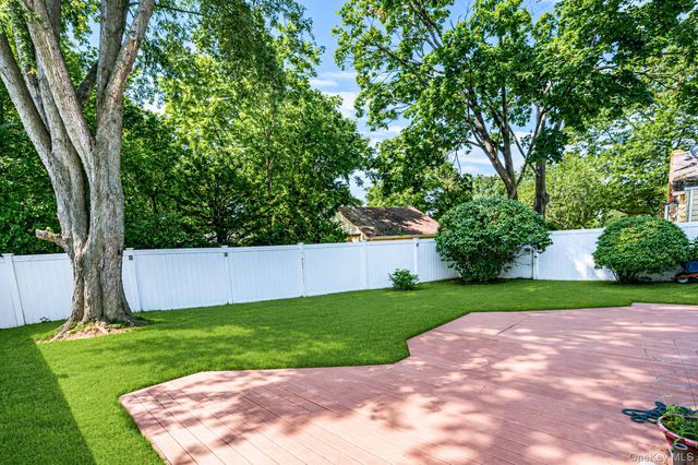 6 Gerek Avenue, West Islip, NY 11795