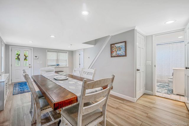 6 Gerek Avenue, West Islip, NY 11795