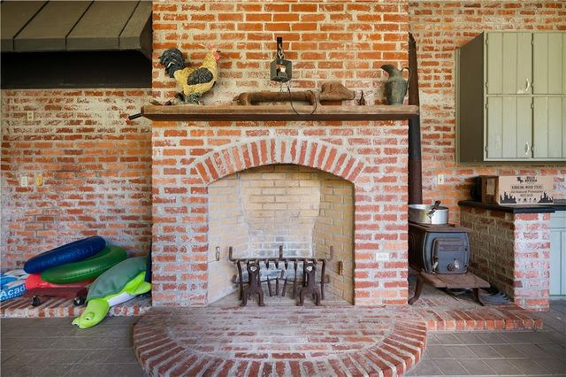 6206 TWIN BRIDGES Road, Alexandria, LA 71303