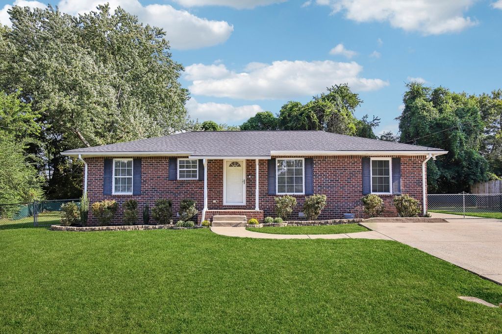 419 Harwell Ct, Hermitage, TN 37076