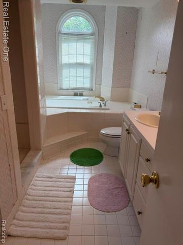5135 Iron Gate Road, Bloomfield Hills, MI 48304
