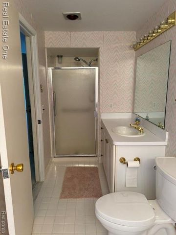 5135 Iron Gate Road, Bloomfield Hills, MI 48304