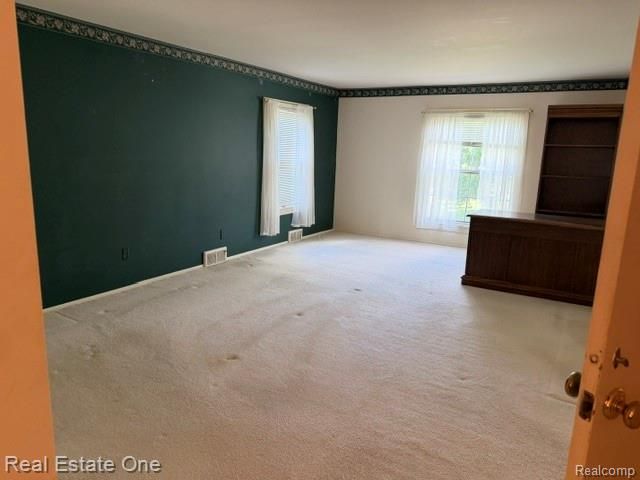 5135 Iron Gate Road, Bloomfield Hills, MI 48304