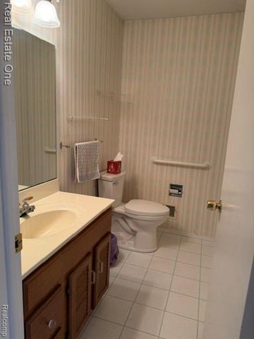 5135 Iron Gate Road, Bloomfield Hills, MI 48304