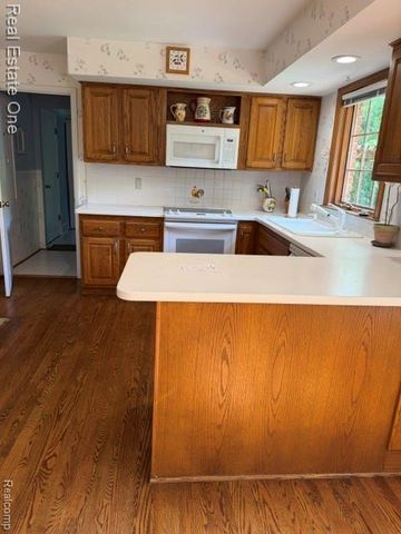 5135 Iron Gate Road, Bloomfield Hills, MI 48304