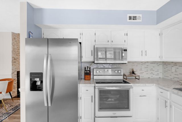 11004 Oakridge Drive, Fishers, IN 46038