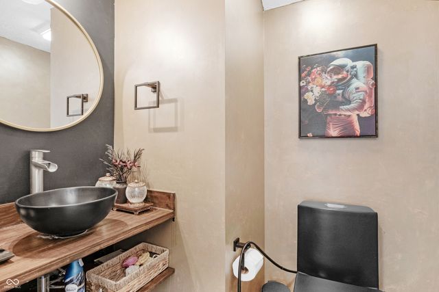 11004 Oakridge Drive, Fishers, IN 46038