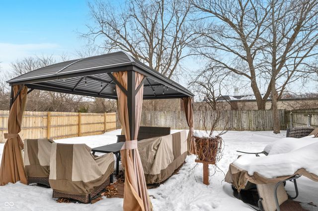 11004 Oakridge Drive, Fishers, IN 46038