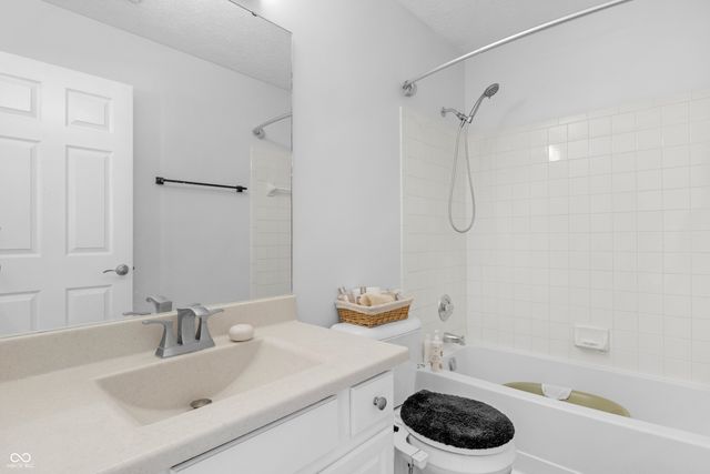 11004 Oakridge Drive, Fishers, IN 46038