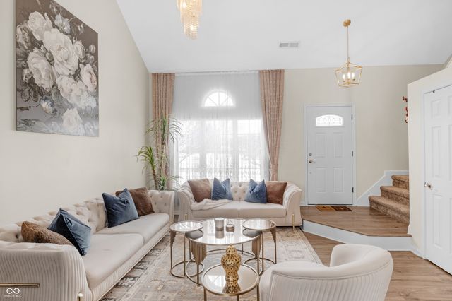 11004 Oakridge Drive, Fishers, IN 46038