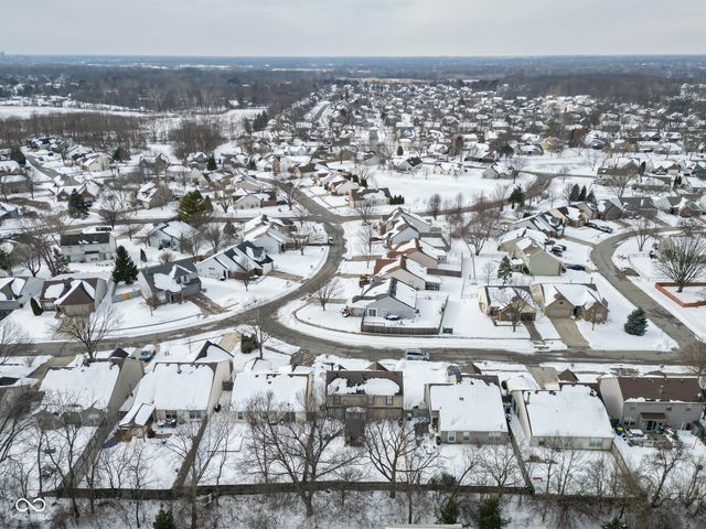 11004 Oakridge Drive, Fishers, IN 46038