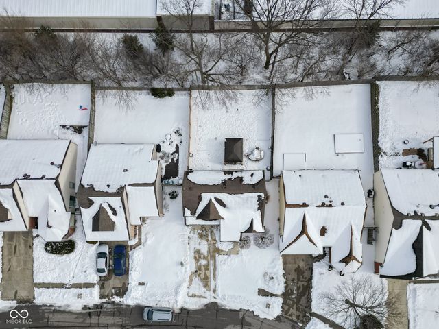 11004 Oakridge Drive, Fishers, IN 46038