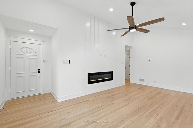 5605 S Massasoit Avenue, Chicago, IL 60638