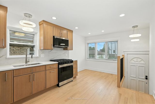 5605 S Massasoit Avenue, Chicago, IL 60638