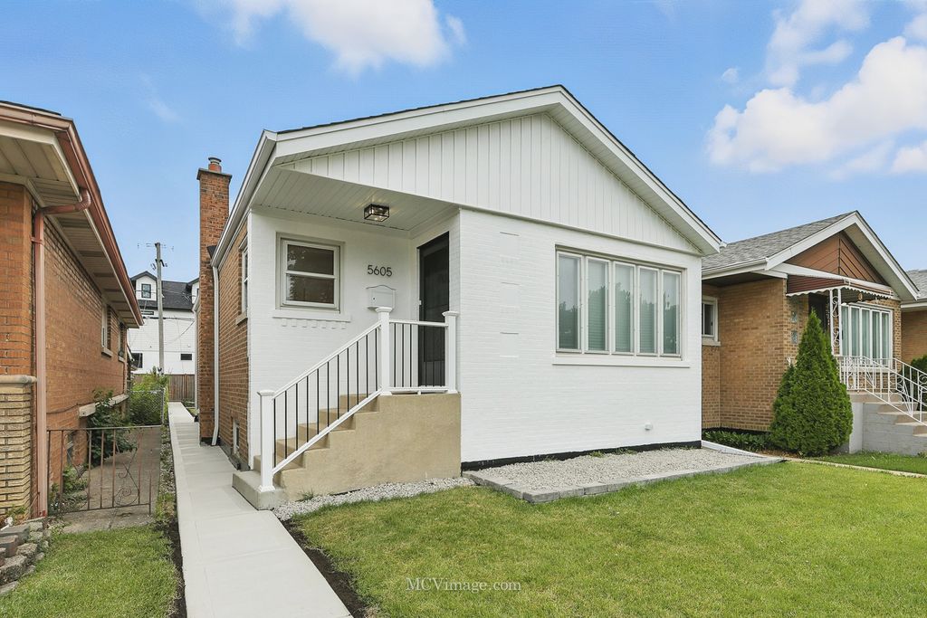 5605 S Massasoit Avenue, Chicago, IL 60638