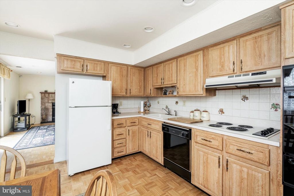 7 OXCART LA, Hamilton, NJ 08619