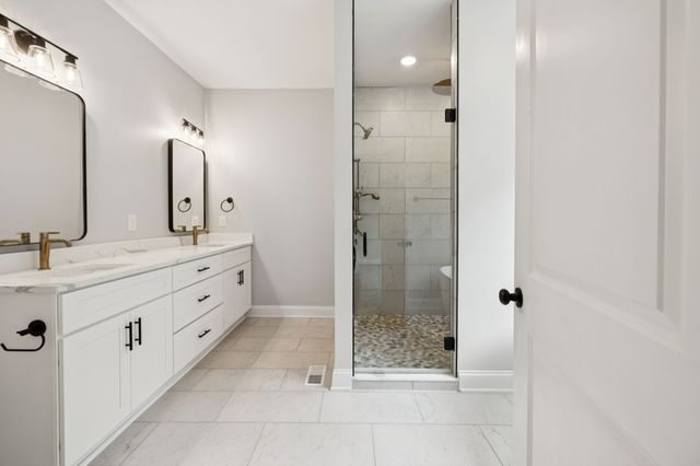 123 Casey Street, Brush Creek, TN 38547