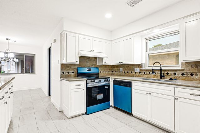 1418 Pirates Cove, Houston, TX 77058