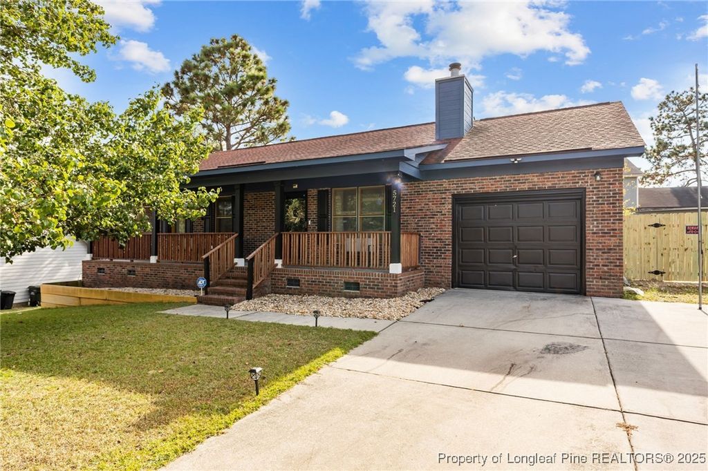 5721 Walkabout Road, Hope Mills, NC 28348