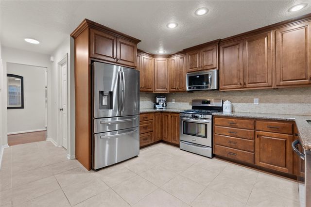 3911 Spring Circle Drive W, Pearland, TX 77584