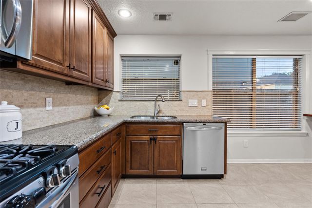 3911 Spring Circle Drive W, Pearland, TX 77584