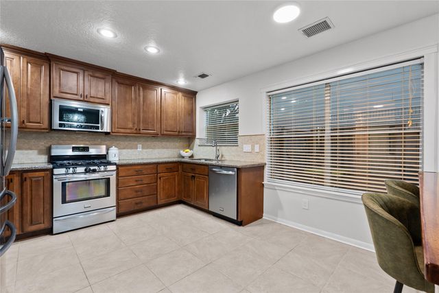 3911 Spring Circle Drive W, Pearland, TX 77584