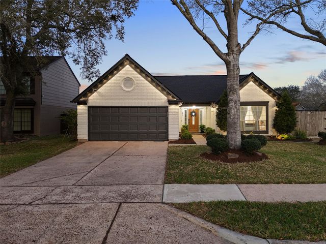 3911 Spring Circle Drive W, Pearland, TX 77584