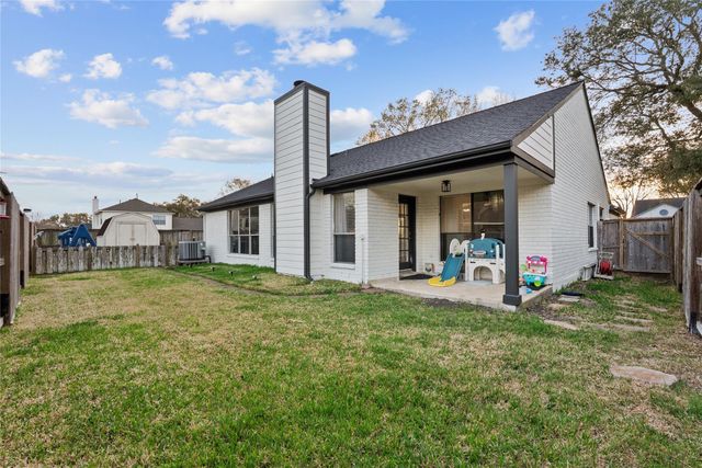 3911 Spring Circle Drive W, Pearland, TX 77584