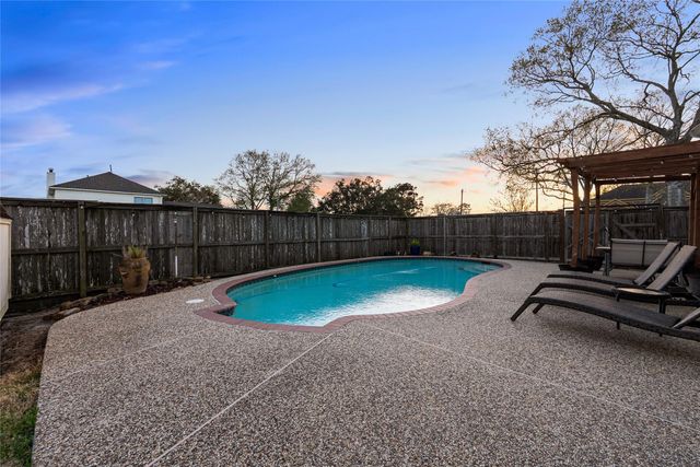 3911 Spring Circle Drive W, Pearland, TX 77584