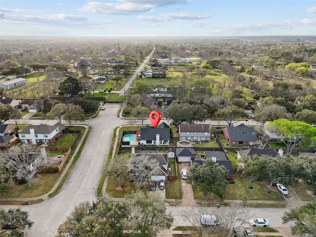 3911 Spring Circle Drive W, Pearland, TX 77584