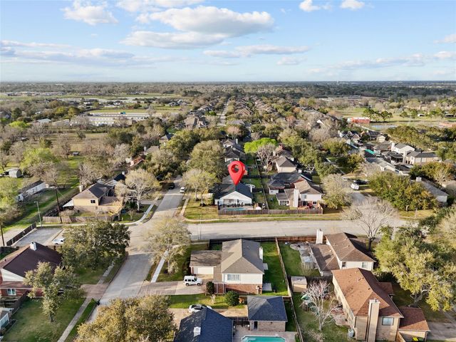 3911 Spring Circle Drive W, Pearland, TX 77584