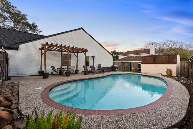 3911 Spring Circle Drive W, Pearland, TX 77584