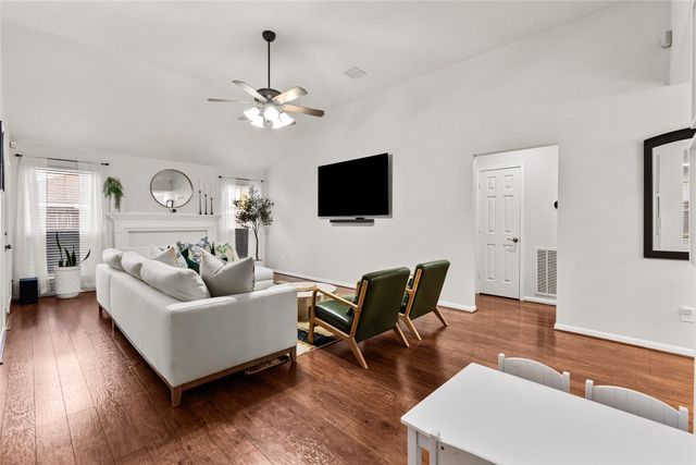 3911 Spring Circle Drive W, Pearland, TX 77584