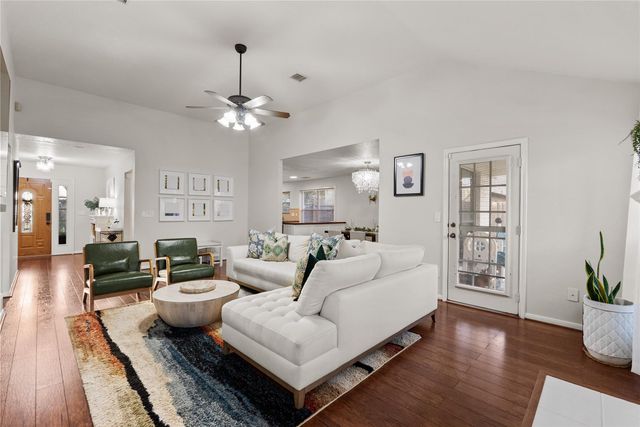 3911 Spring Circle Drive W, Pearland, TX 77584