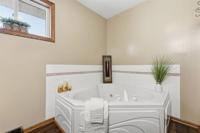 626 Grove Street, Central City, IA 52214