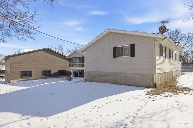 626 Grove Street, Central City, IA 52214