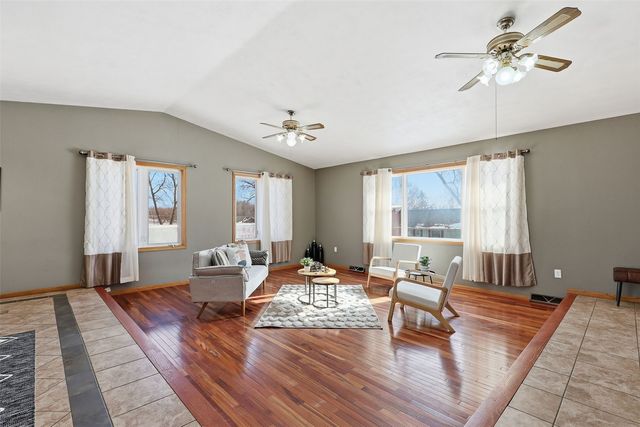 626 Grove Street, Central City, IA 52214