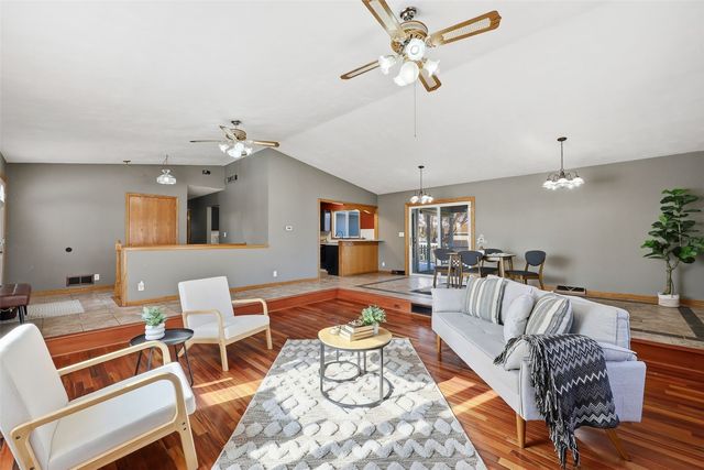 626 Grove Street, Central City, IA 52214