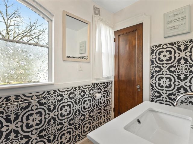 427 N Prospect Street, Rockford, IL 61107