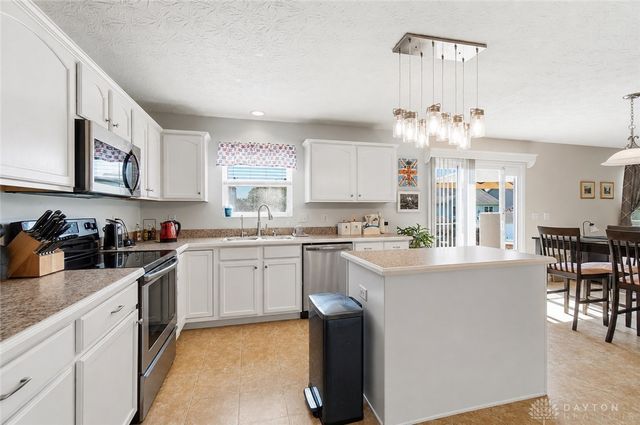 112 Pleasant Chase Circle, Englewood, OH 45322